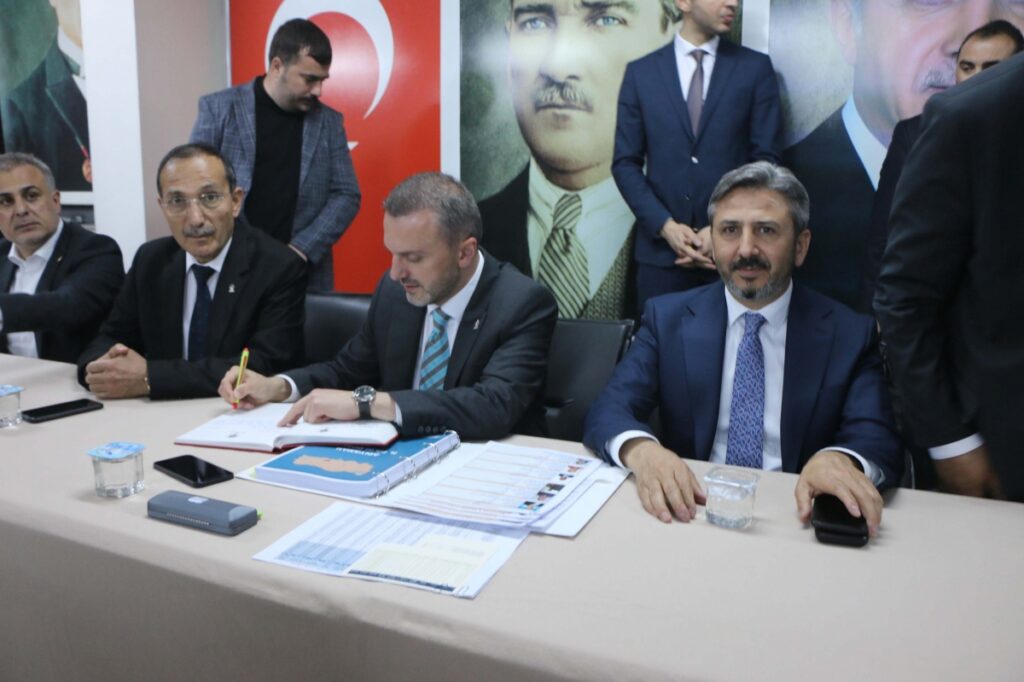 AK Parti’li Kandemir: Kendilerine göre bir şov yaptılar-Videolu Haber