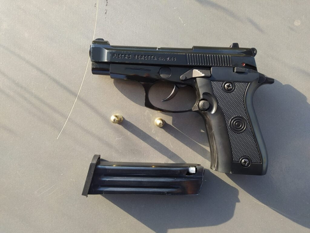 Otomobilde ruhsatsız tabanca çıktı-Videolu Haber