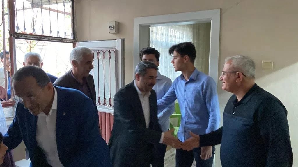 Başkan Dağtekin, vatandaşların sofrasına misafir oluyor