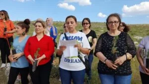 Kadın cinayetlerine dikkat çekmek için fidan diktiler