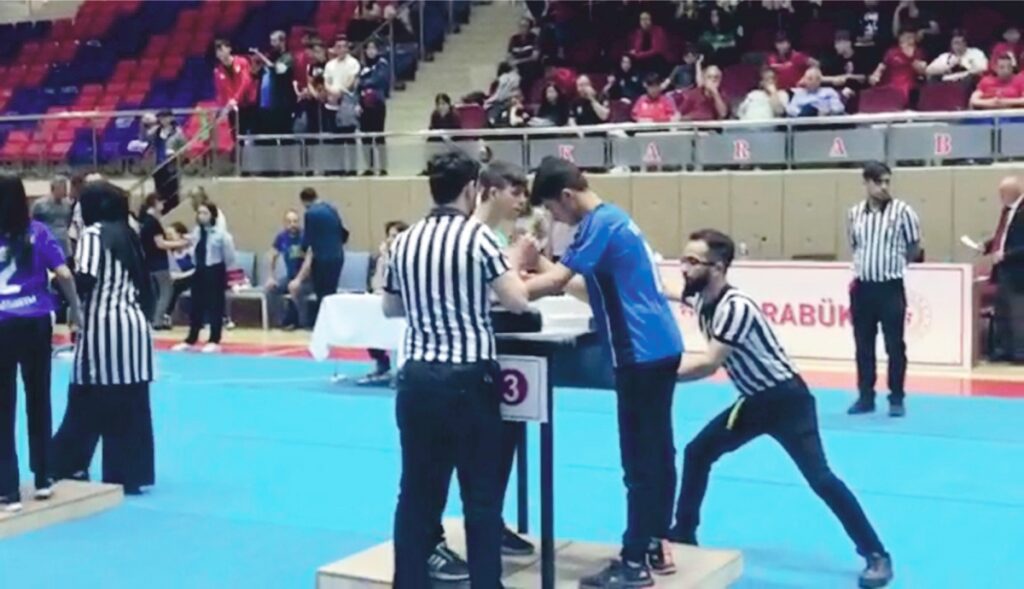 Kahtalı sporcu bilek güreşinde Türkiye Şampiyonu oldu