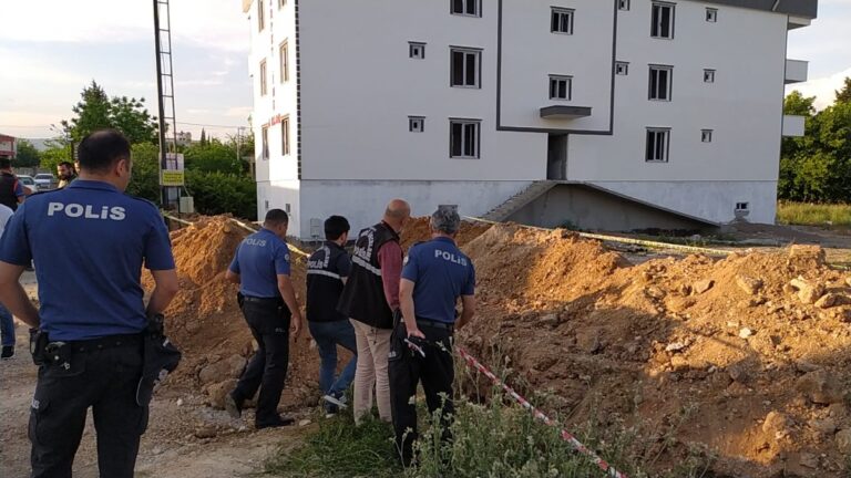 Göçük altında kalan yaşlı adam yaşamını kaybetti