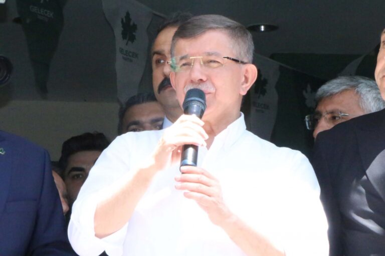 Davutoğlu: Yargıyı siyasi hislerinize kurban etmeyin