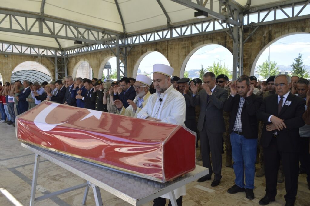 Kıbrıs Gazisi Aziz Çelik toprağa verildi