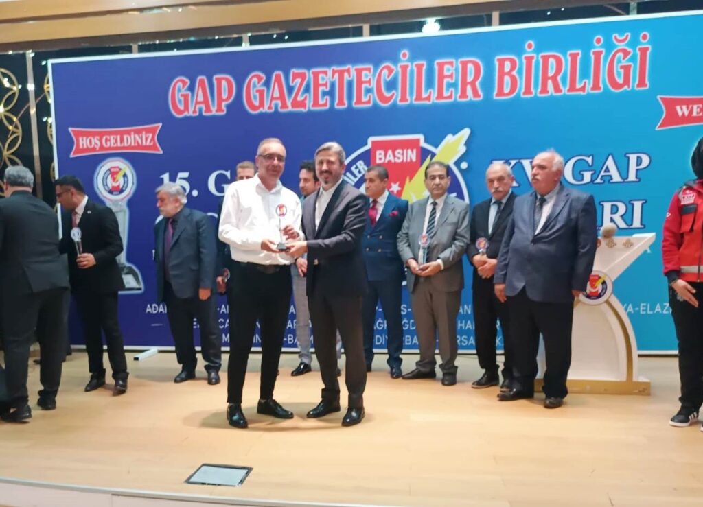 Yılın en başarılı ajans ödülünü Perre Haber Ajansı aldı.