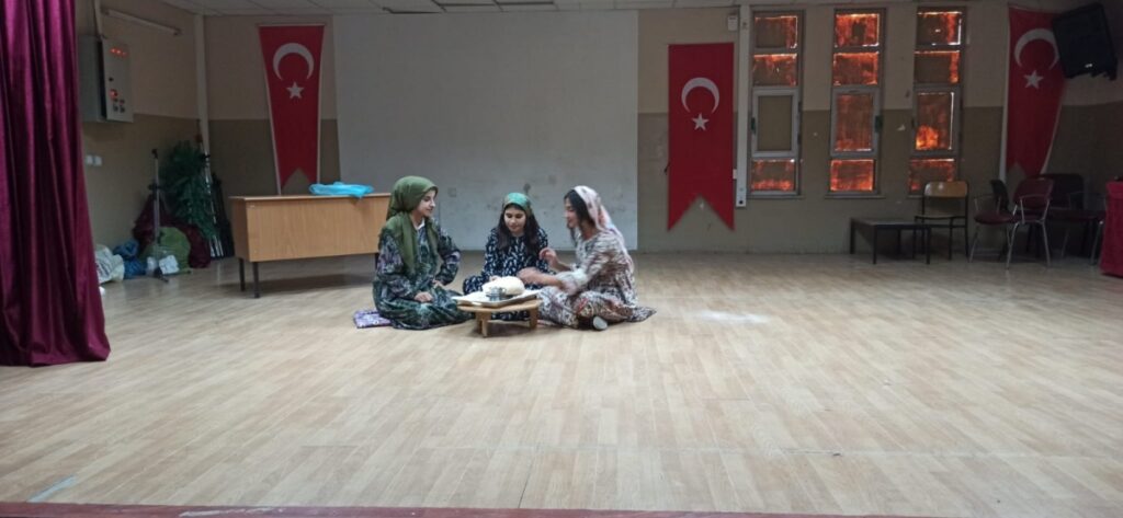 Kahta’da Yabancı Dil Festivali düzenlendi