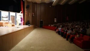 ‘Yardımcı Aranıyor’ beğeni topladı