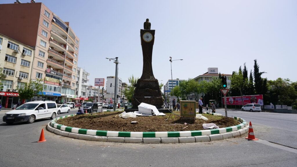 Adıyaman Saat Kulesi kavşağı rengârenk