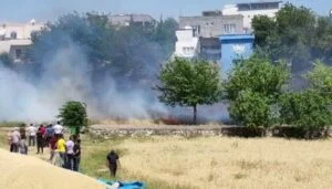 Kahta’da anız yangınları tehlikeli oluyor