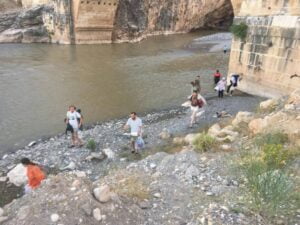 Çay’da mahsur kalan 14 kişi kurtarıldı