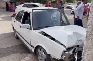 Adıyaman’da, iki otomobilin karıştığı kazada 2 kişi yaralandı.