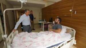 Kılınç’tan yaralı askere ziyaret