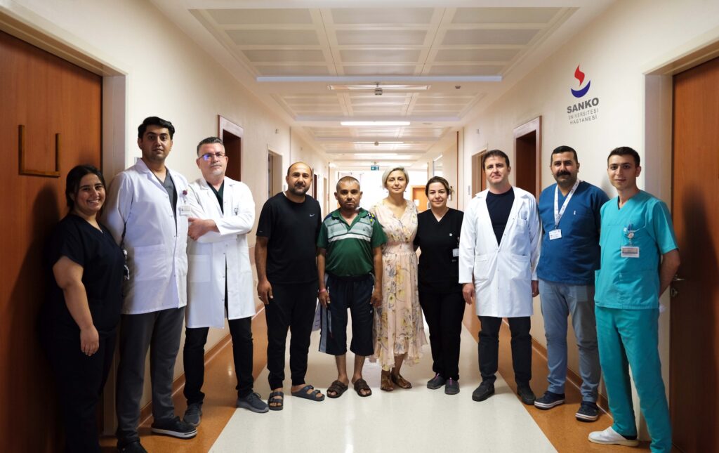 28 yıllık diyaliz hastası böbrek nakliyle sağlığına kavuştu