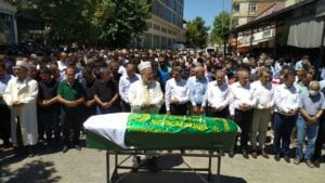 Türkücü Latif Doğan’ın annesi son yolculuğuna uğurlandı