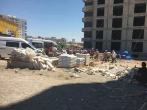 İnşaatın 9’uncu katından düşen 5 çocuk babası hayatını kaybetti
