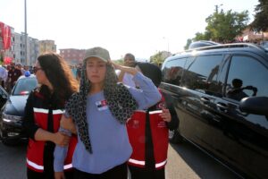 Kız kardeşi asker selamıyla şehit ağabeyini uğurladı