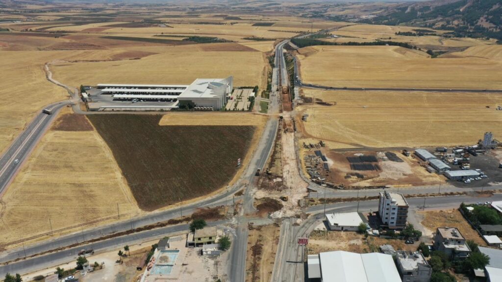 Köprülü kavşak çalışmaları devam ediyor