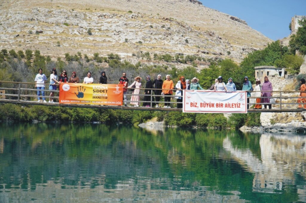 Kahtalı kadınlar kadın şiddetine karşı dikkat çekti