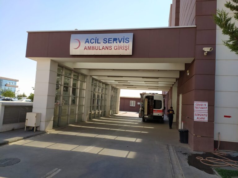 Adıyaman’da elektrikli bisiklet devrildi: 2 yaralı