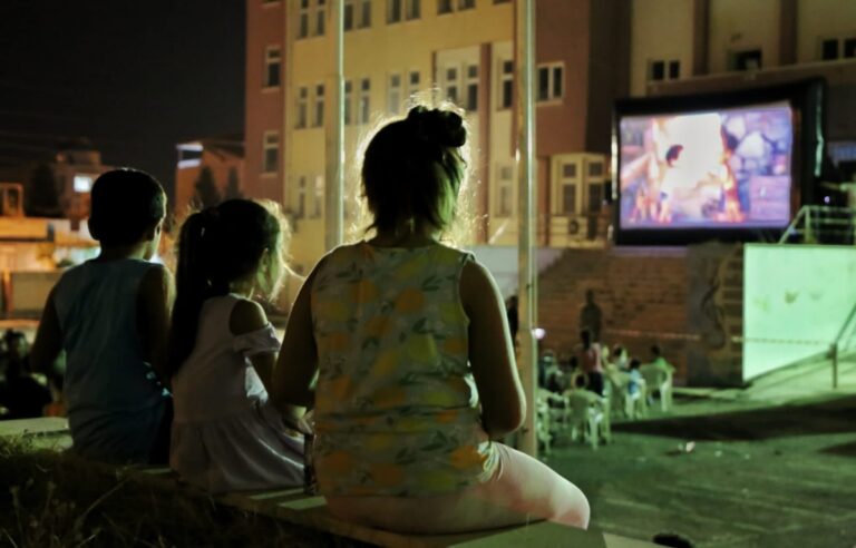 Yeni Mahallede sinema etkinliği