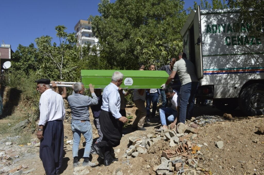 İnşaattan düşen 3 çocuk babası sıvacı hayatını kaybetti