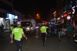 Kavgayı ayırmak isteyen 3 polis yaralandı, 6 gözaltı