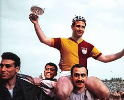Galatasaray Spor Kulübü:Metin Oktay’ı kabri başında anıyoruz
