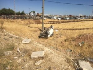 Kahta’da Hafif ticari araç şarampole devrildi: 1 ölü, 3 yaralı