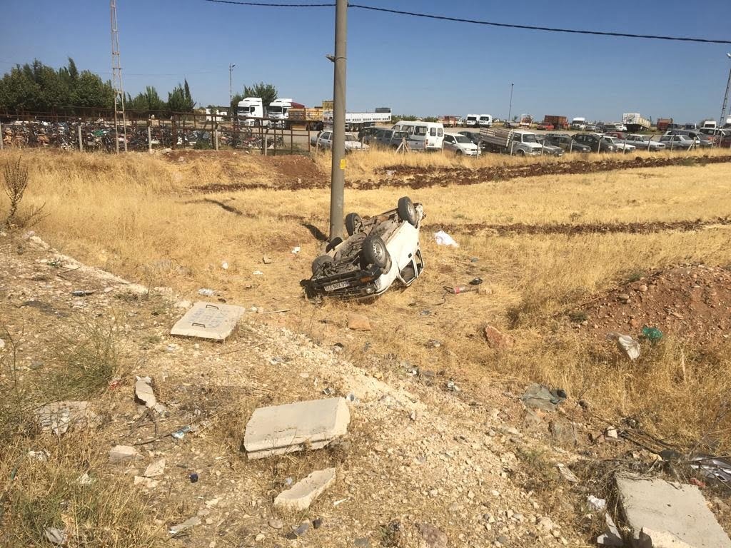 Kahta’da Hafif ticari araç şarampole devrildi: 1 ölü, 3 yaralı