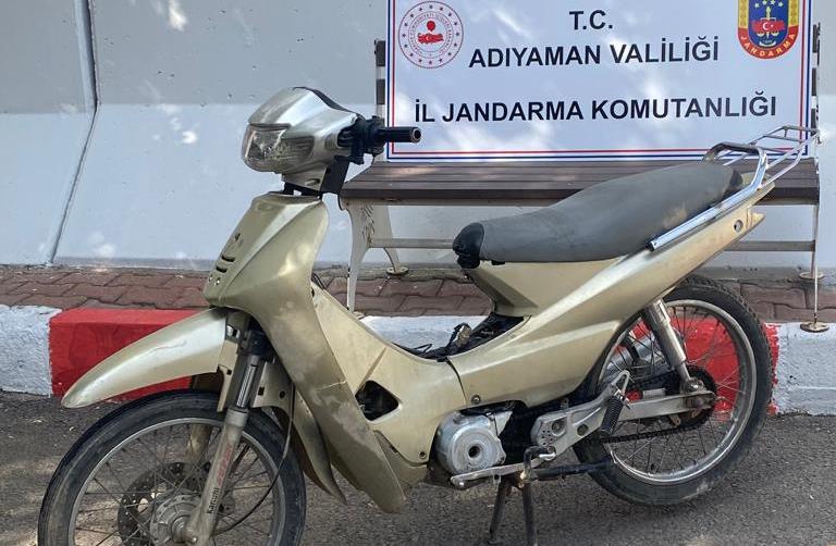 Jandarmanın ‘dur’ ihtarına uymayarak kaçak 2 şüpheli gözaltına alındı