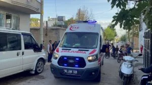 Halı silkerlerken ikinci kattan düşen genç kız yaralandı