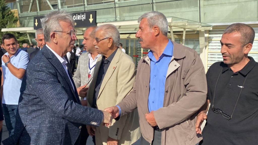 Mansur Yavaş, Kahta’da esnafı ziyaret etti