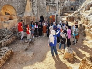 Adıyaman’a yeni gelen öğrenciler kentin tarihi ve kültürel güzelliklerini öğreniyor
