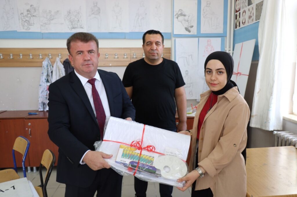 Görsel sanatlar atölyesinin açılışı yapıldı