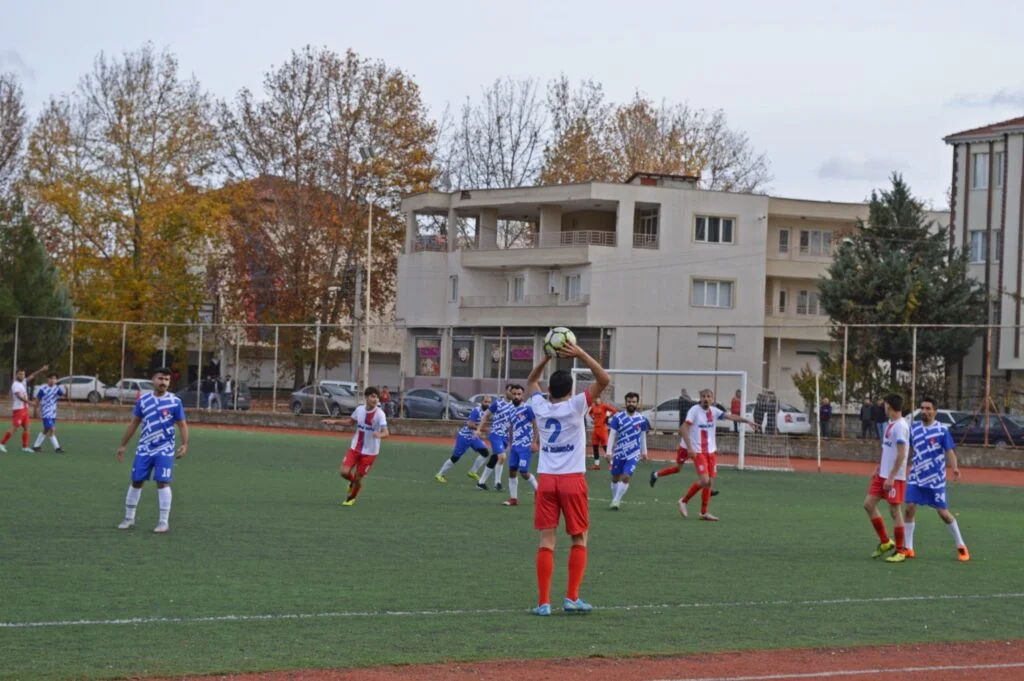 1958 Gölbaşıspor Kendi Sahasında Kahta Karşıyaka ile Karşılaştı