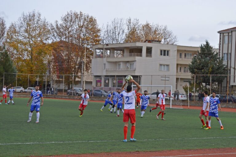 1958 Gölbaşıspor Kendi Sahasında Kahta Karşıyaka ile Karşılaştı