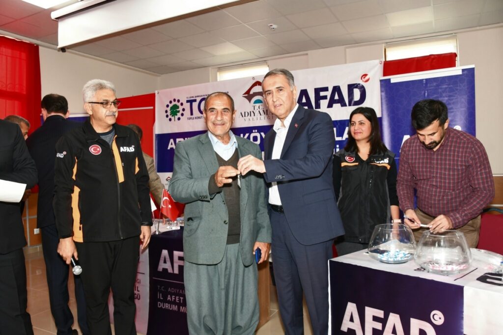 Samsat’ta 54 afet konutu kura ile teslim edildi