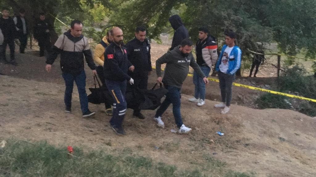 Kahta’da boş arazide çocuk cesedi bulundu