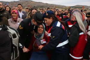 İki kardeşinden şehit ağabeye asker selamı ile veda