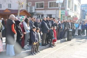 Hazreti Peygamber’e hakaret eden öğretim görevlisine tepki