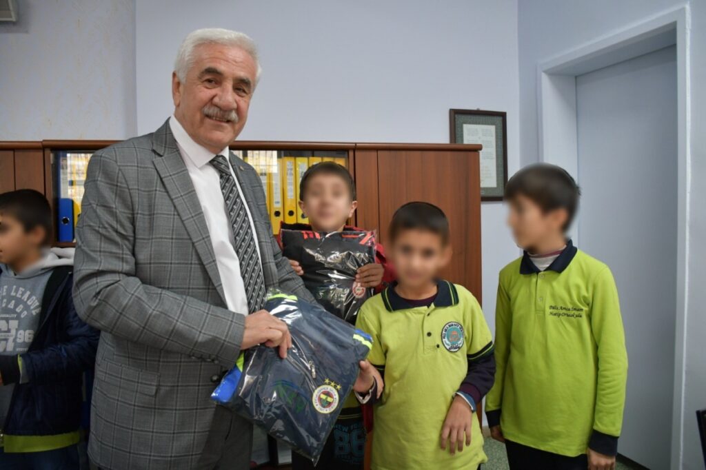 ATSO’dan 500 ihtiyaç sahibi öğrenciye kıyafet yardımı