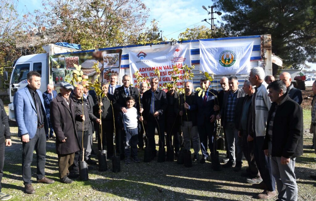 Adıyaman’da üreticilere 6 bin ceviz fidanı dağıtımı yapıldı