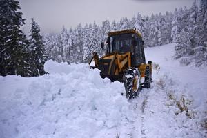 16 köyün yolu kar altında