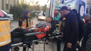 Kazayla tüfekten çıkan saçmalarla yaralandı