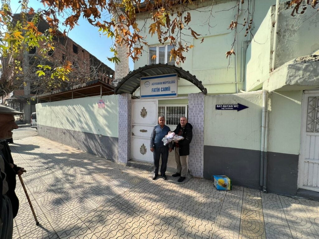 Camilerde ‘Askıda Çorap’ uygulaması başlatıldı