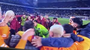 Galatasaray, Kadıköyde  Fenerbahçeyi 3 Golle Geçti