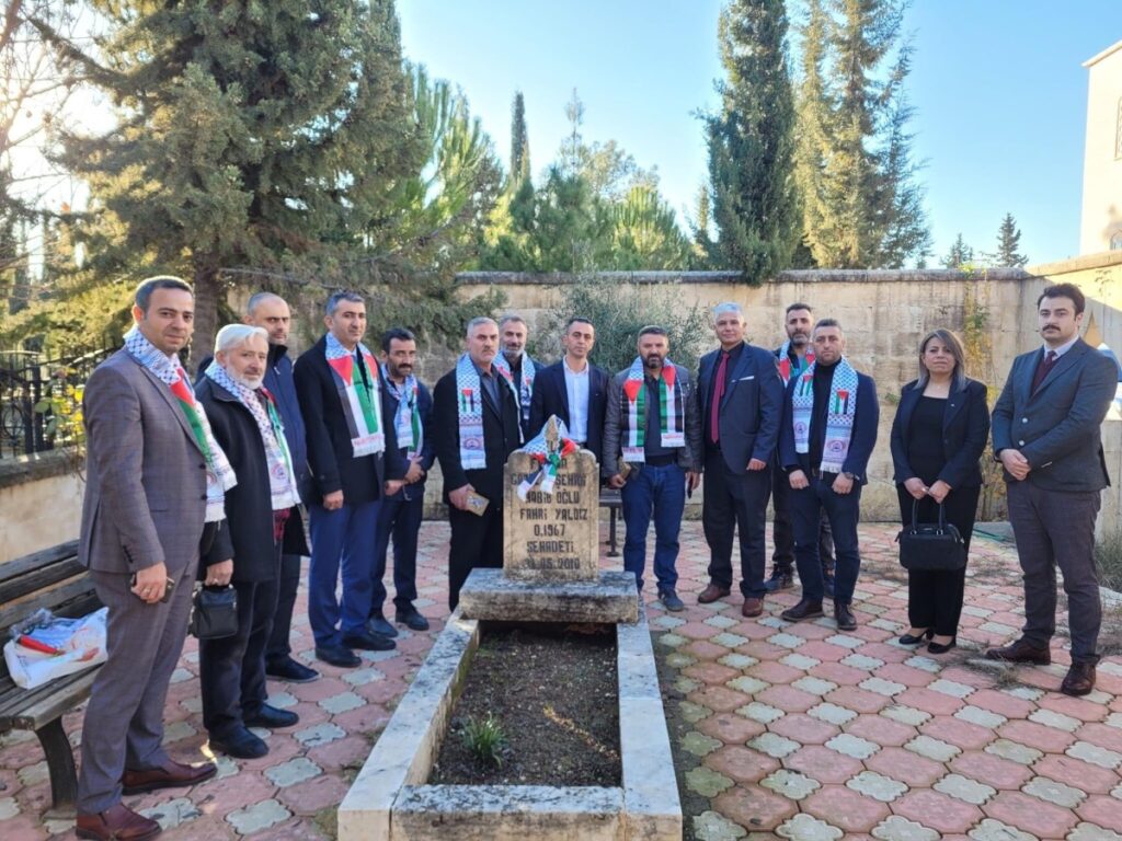 Filistin heyetinden Şehit Fahri Yaldız’ın kabrine ziyaret