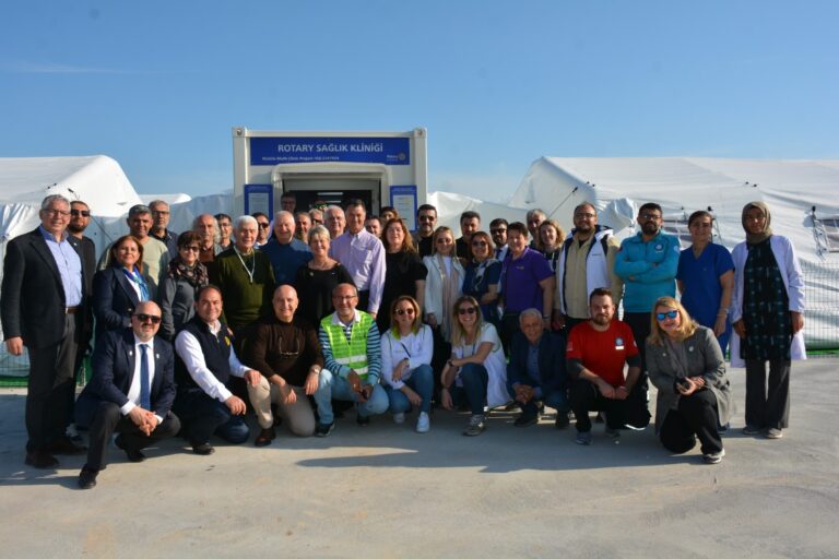 Rotary Dünya Başkanı Depremzedeleri Ziyaret Etti