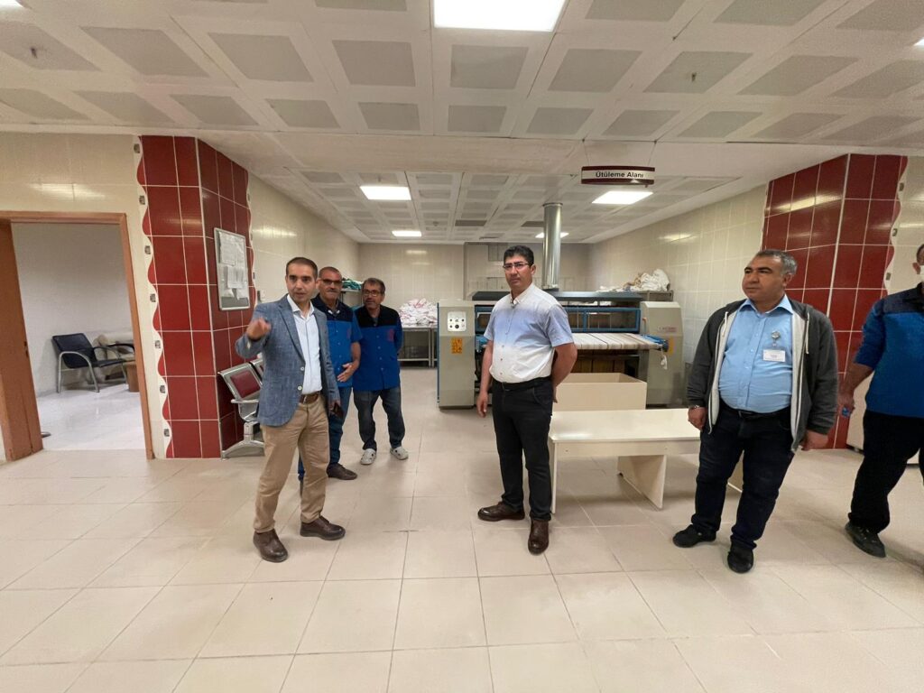 Başhekim Şirik, hastanedeki çalışmaları inceleyerek hastaları ziyaret etti