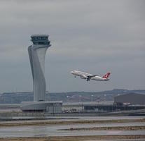 İSTANBUL HAVALİMANI ZİRVEDE